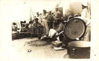 Osztrák-magyar matrózok a fedélzeten otthonról kapott csomagokkal, cigarettát sodornak / K.u.K. Kriegsmarine, mariners on board with their packages from home, cigarette making, photo