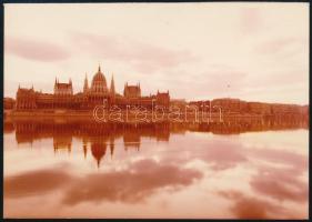 cca 1960-1980 Hajnali fényben az Országház, Kozák Albert, MTI fotó, a hátoldalán feliratozva, 9x12 cm.