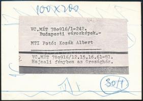 cca 1960-1980 Hajnali fényben az Országház, Kozák Albert, MTI fotó, a hátoldalán feliratozva, 9x12 c...