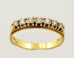 Arany (Au.) 18 K gyűrű brill kövekkel (összesen 7 db kb 0,25 ct) ezüst foglalatban, jelzett, méret:56, bruttó: 3,3 g