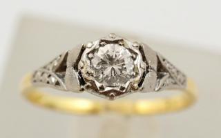 Arany (Au.) 18 K gyűrű brill kövekkel ( kb 0,33 ct) ezüst foglalatban, jelzett, méret:51, bruttó: 2,...