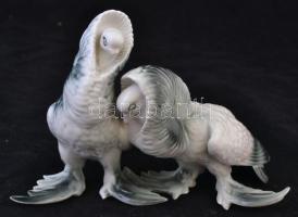 Porcelán sörényes galambpár, jelzett, kis lepattanással, jelzett, m: 14 cm
