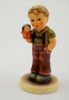 Goebel kisfiú bábfigurával, kézzel festett kerámia, jelzett, hibátlan, m:8,5 cm
