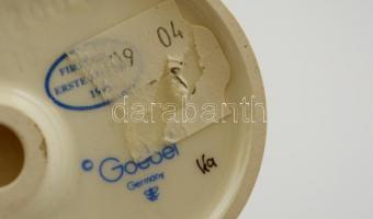 Goebel kislány pereccel, kézzel festett kerámia, jelzett, hibátlan, m:7,5 cm