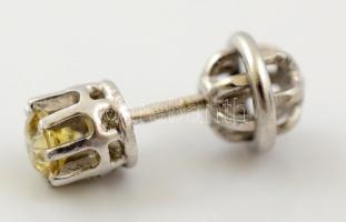 Gyémánt fülbevaló pár 14 K fehérarany foglalatban. Br 1,73 g , Gyémántok összesen 0,45 Ct. Díszdoboz...