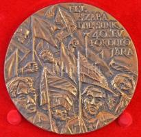 1985. "Felszabadulásunk 40. évfordulójára" Br emlékplakett dísztokban. Szign.: KO (98mm) T:1-