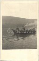 Csapatszállító csónak, fedélzetén osztrák-magyar katonákkal / K.u.K. Kriegsmarine / Austro-Hungarian Navy troopship with K. u. K. soldiers on board, photo