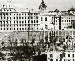 cca 1945 Budapesti romok a háború után, 5 db szabadon felhasználható vintage negatív, 6x9 cm és 6x5 ...