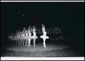 cca 1962 Balerinák a színpadon, 3 db szabadon felhasználható vintage negatív (6x9 cm) és az ezekről ...