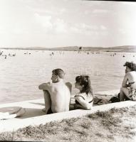 cca 1965 Velencei-tó, Sinka Antal - a velencei Agrokomplex fotósának - képriportja, 8 db vintage neg...