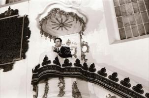 1990. február 14. Tőkés László Kecskeméten, Vincze János fotóriportja, 44 db vintage negatív, 24x36 ...