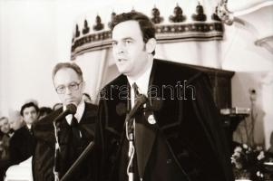 1990. február 14. Tőkés László Kecskeméten, Vincze János fotóriportja, 44 db vintage negatív, 24x36 ...