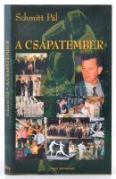 Schmitt Pál: A csapatember. Bp., 2002, Válasz Könyvkiadó. Kiadói kartonált papírkötés. A szerző, Schmitt Pál dedikációjával. Jó állapotban.