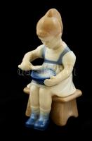 Kanalazó kislány, német figurális porcelán, kézzel festett, jelzett, hibátlan, m: 11 cm
