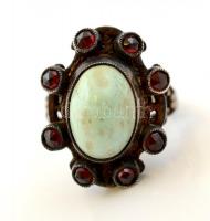 XX. sz. eleje: Csiszolt türkiz és gránát díszítésű ezüst gyűrű és és nyaklánc medállal, hibátlan áll...