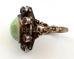 XX. sz. eleje: Csiszolt türkiz és gránát díszítésű ezüst gyűrű és és nyaklánc medállal, hibátlan áll...