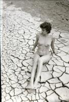 cca 1976 Feketén-fehéren a csábos nőkről, 13 szolidan erotikus felvétel, vintage negatívok, 6x4,5 cm...