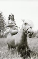 cca 1976 Feketén-fehéren a csábos nőkről, 13 szolidan erotikus felvétel, vintage negatívok, 6x4,5 cm...