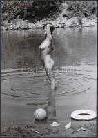 cca 1972 Tisza parti játékokra emlékezve, szolidan erotikus fénykép, vintage negatívról készült mai nagyítás, 25x18 cm / erotic photo, 25x18 cm