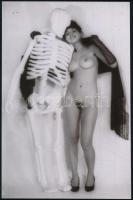 cca 1975 Női titkok elölről, hátulról, 4 db szolidan erotikus fénykép, vintage negatívokról készült ...