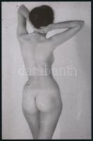 cca 1969 Réges-régi történet, 3 db szolidan erotikus fénykép, vintage negatívokról készült mai nagyí...