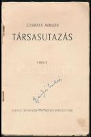 Vegyes nyomtatvány tétel: Gyárfás Miklós Társasutazás c. verseskötete a szerző által aláírva, viselt...