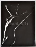cca 1978 Menesdorfer Lajos: Cím nélkül, pecséttel jelzett, nagyméretű, vintage fotóművészeti alkotás, 40x30 cm / erotic photo, 40x30 cm