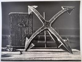 cca 1970 Gebhardt György (1910-1993): Téli csendélet, aláírt vintage fotóművészeti alkotás, 29x39 cm