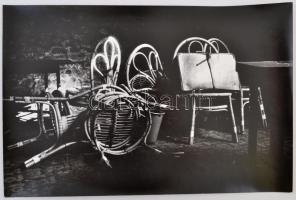 cca 1976 Szűcs Péter: Végállomás, feliratozott vintage fotóművészeti alkotás, 26,5x39,5 cm