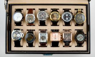 Nagy replika óragyűjtemény: 79 db különféle karóra replika (köztük Breitling, Mont Blanc, Rolex, stb...