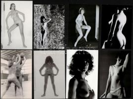 cca 1976 Szolidan erotikus fényképek tétele, 33 db fénykép, 9x14 cm / 33 erotic photos, 9x14 cm