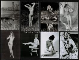 cca 1976 Szolidan erotikus fényképek tétele, 33 db fénykép, 9x14 cm / 33 erotic photos, 9x14 cm