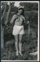 cca 1976 Szolidan erotikus fényképek tétele, 33 db fénykép, 9x14 cm / 33 erotic photos, 9x14 cm