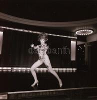 1973 Budapest, a Moulin Rouge társulatáról készült felvételsorozat, 13 db szabadon felhasználható vi...