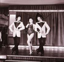 1973 Budapest, a Moulin Rouge társulatáról készült felvételsorozat, 13 db szabadon felhasználható vi...