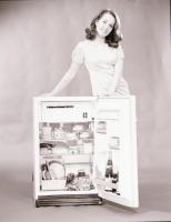 1973 Jászberény, a Hűtőgép Gyár termékeiről készült felvételsorozat, 9 db szabadon felhasználható vi...