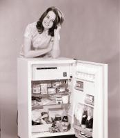 1973 Jászberény, a Hűtőgép Gyár termékeiről készült felvételsorozat, 9 db szabadon felhasználható vi...