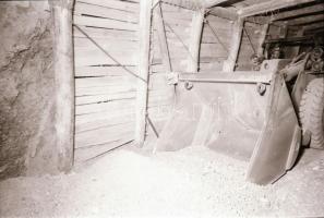 1981 A Bakonyi Bauxit bányában készült felvételsorozat, 20 db szabadon felhasználható vintage negatí...