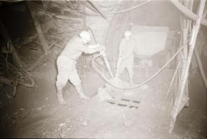 1981 A Bakonyi Bauxit bányában készült felvételsorozat, 20 db szabadon felhasználható vintage negatí...