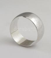 Ezüst(Ag) széles gyűrű, jelzett, méret: 50, nettó: 2,8 g