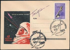 Jurij Alekszejevics Gagarin (1934-1968) szovjet űrhajós aláírása emlékborítékon /  Signature of Yuriy Alekseyevich Gagarin (1934-1968) Soviet astronaut on envelope