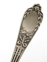 Orosz virágmintás ezüst(Ag) kanál, jelzett, h: 14,5 cm, nettó: 32,3 g