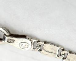 Ezüst(Ag) laposszemű karkötő, jelzett, h: 19 cm, nettó: 3,6 g  / Silver bracelet 19 cm, 3,6 g