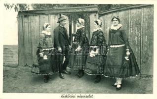 15 db RÉGI motívumos képeslap, folklór lapok, népviseletek: Kiskőrös, Kalocsa, Kalotaszeg, Mezőkövesd (matyó), Halas, Egerfarmos / 15 pre-1945 motive postcards, folklore cards, Hungarian traditional costumes