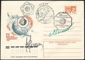 Valerij Rjumin (1939- ) és Leonyid Popov (1945- ) szovjet űrhajósok aláírásai emlékborítékon /  Signatures of Valeriy Ryumin (1939- ) and Leonid Popov (1945- ) Soviet astronauts on envelope