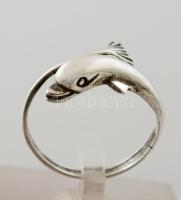 Ezüst(Ag) delfines gyűrű, jelzett, méret: 53, nettó: 1,8 g