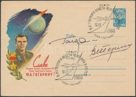 Jurij Alekszejevics Gagarin (1934-1968) és Valentyina Tyereskova (1937- ) szovjet űrhajósok aláírásai emlékborítékon /  Signatures of Yuriy Alekseyevich Gagarin (1934-1968) and Valentina Tereshkova (1937- ) Soviet astronauts on envelope