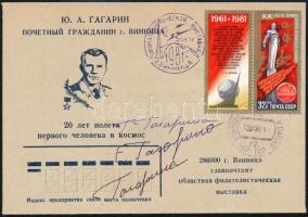 1981 Jurij Gagarin családtagjainak aláírásai jubileumi emlékborítékon: felesége, Valentyina (1935- ) és lányai:  Jelena (1959- ) és Galina (1961- ) Gagarina /  1981 Signatures of the family of Yuriy Gagarin: his wife Valentina (1935- ) and their daughters Elena (1959- ) and Galina (1961- ) Gagarina, on anniversary envelope