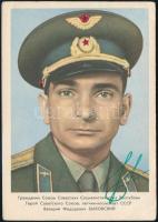 Valerij Bikovszkij (1934- ) szovjet űrhajós aláírása őt magát ábrázoló fotón /  Signature of Valeriy Bikovskiy (1934- ) Soviet astronaut on photograph