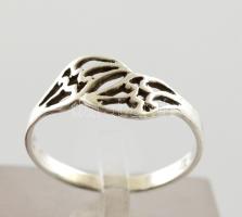 Ezüst(Ag) áttört gyűrű, jelzett, méret: 56, bruttó: 1,5 g